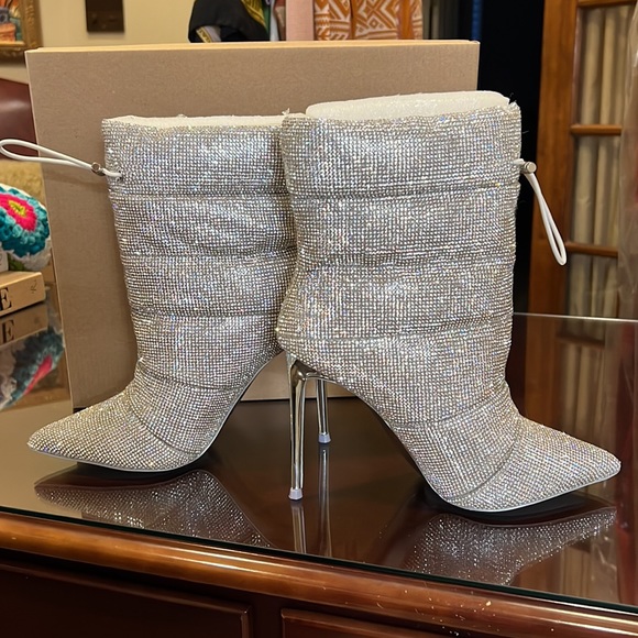 NWT Steve Madden Cloak Crystal Bootie - Picture 2 of 4